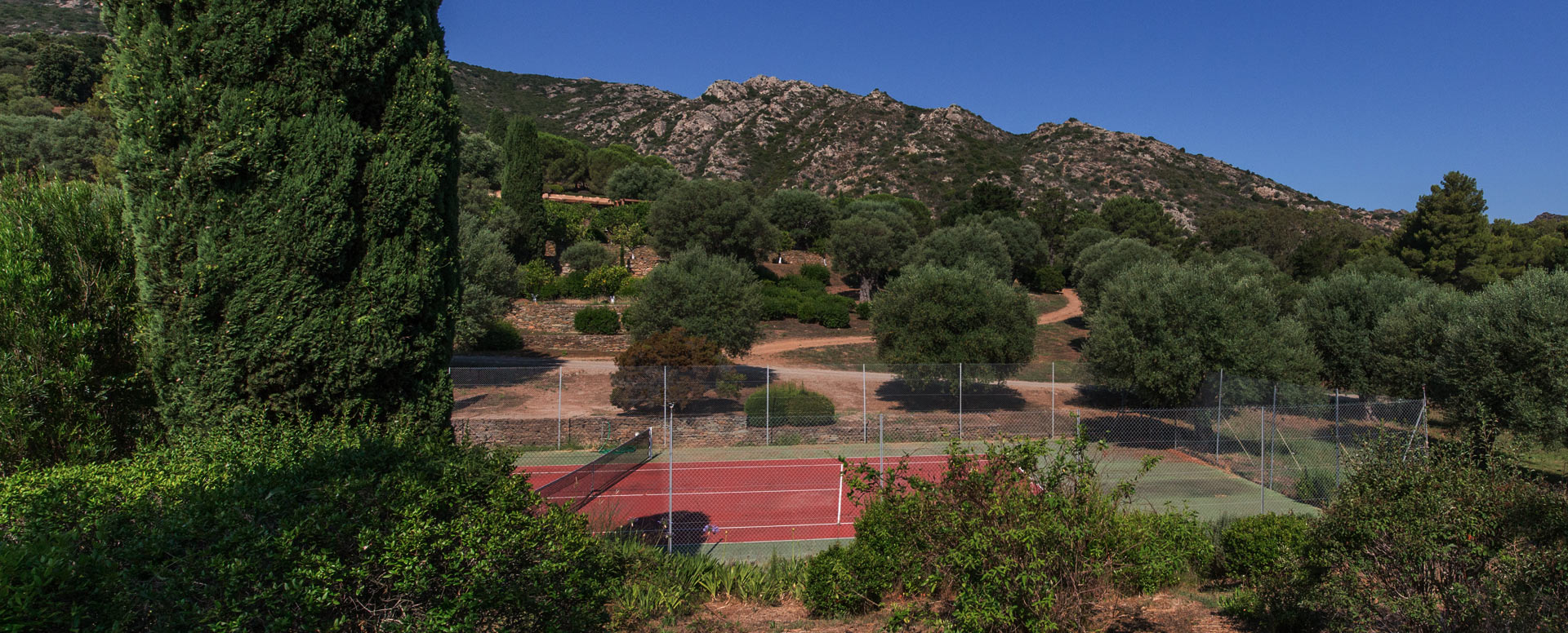 Renting_a_villa_with_a_tennis_court_A_large_variety_of_destinations_to_choose_from_for_your_upcoming_vacations