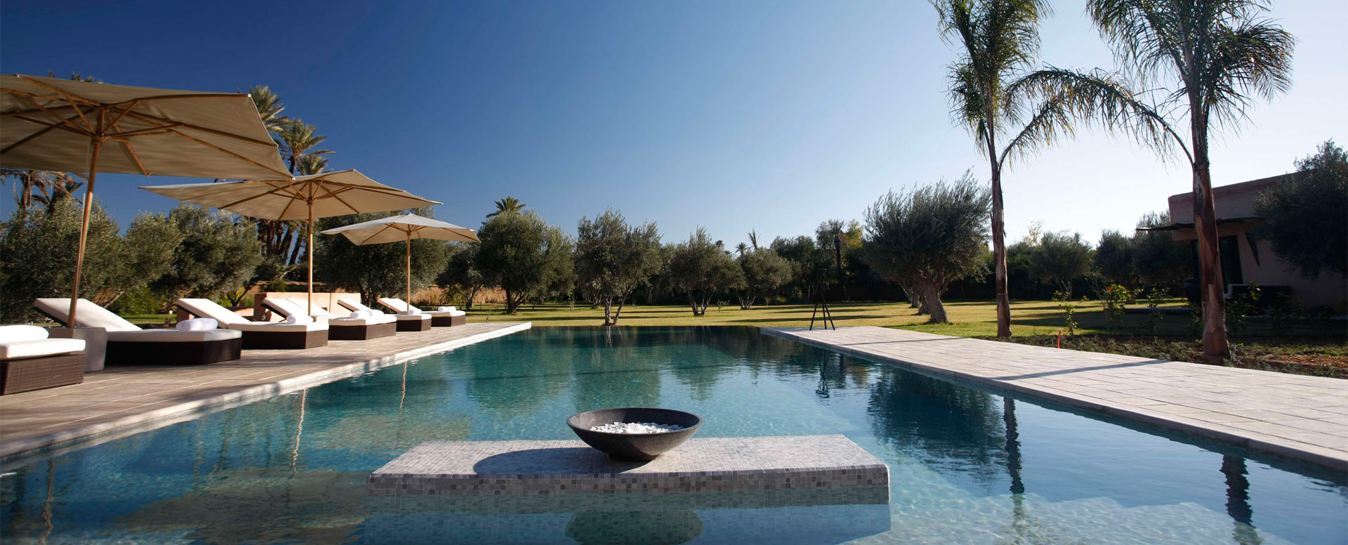 Renting_a_villa_with_a_heated_pool