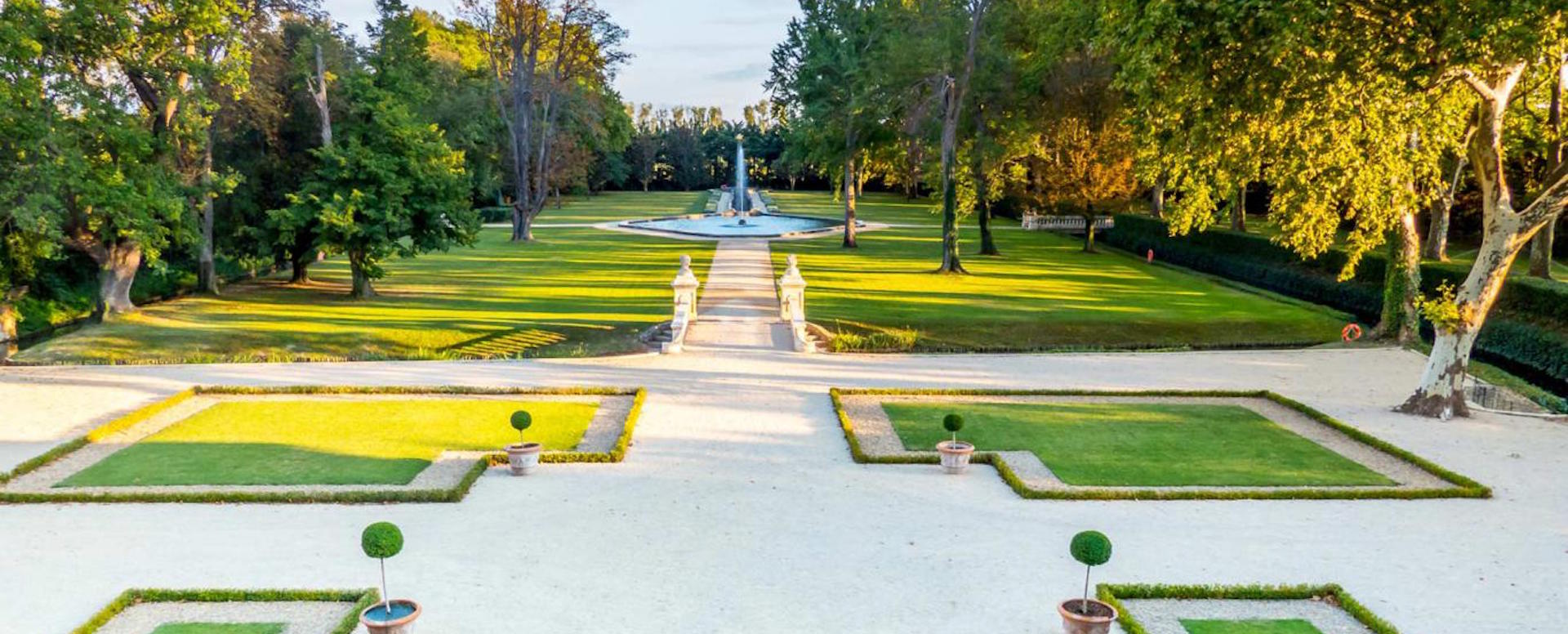 Rent_a_luxury_villa_with_an_amazing_garden_or_park_Your_vacations_in_a_castle_with_an_exceptional_land