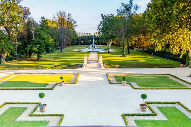 Villa rentals garden