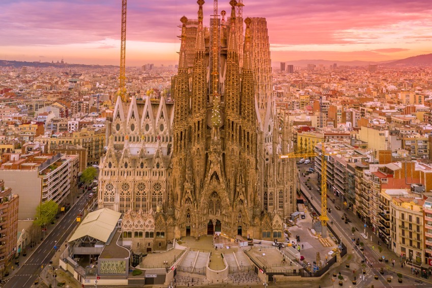 137 Years Of Barcelona S Architectural Brilliance La Sagrada Familia Villanovo