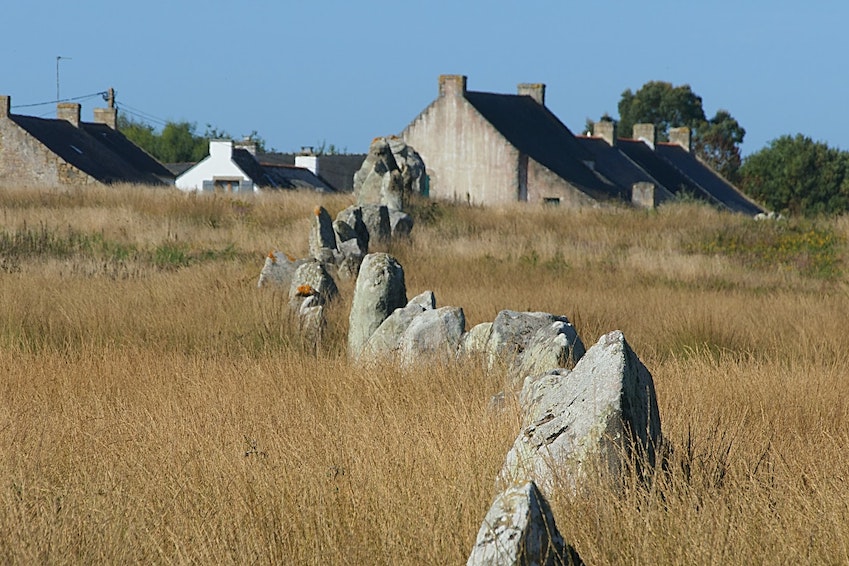 Theories and speculations around the Carnac Stones