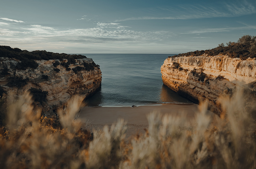 Algarve: Golden cliffs and traditional villages