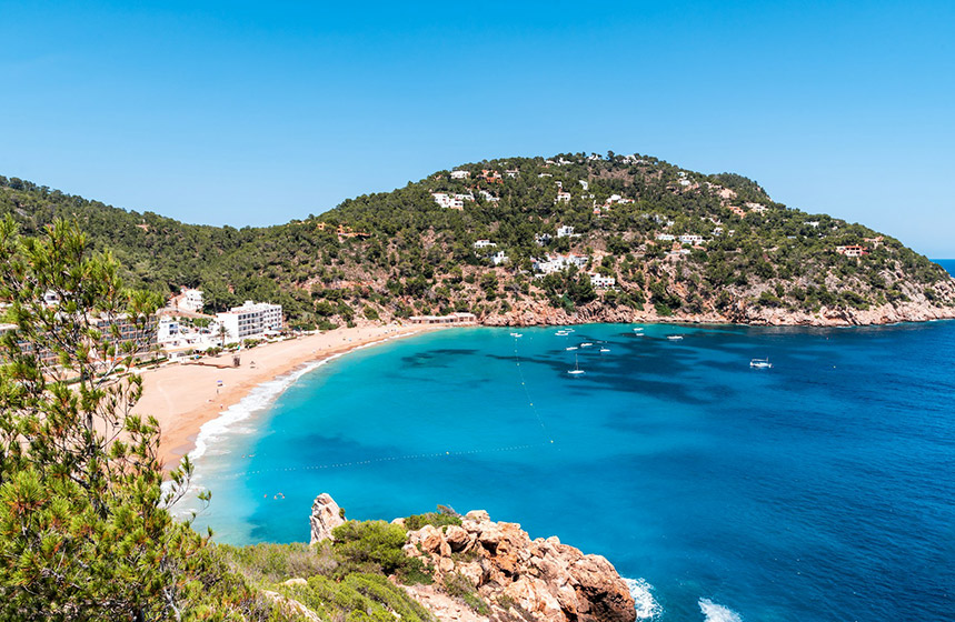 Cala Llonga & Roca Llisa: Beautiful beaches for families and more 
