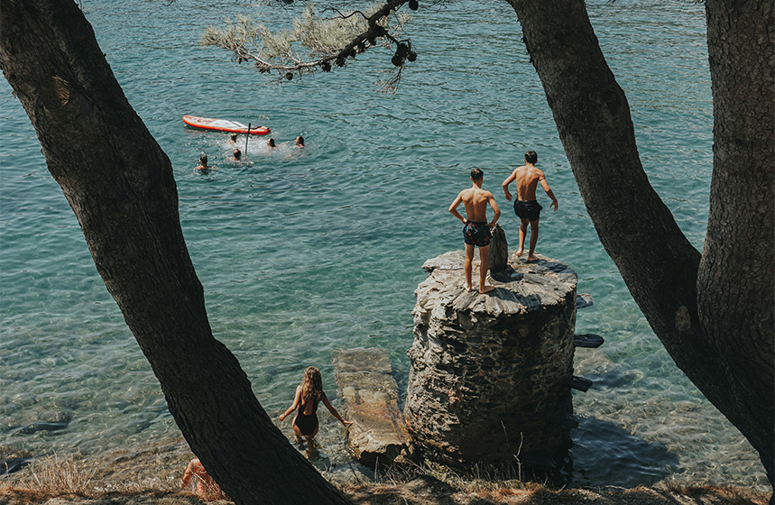 Which Costa Brava beach is good for families?