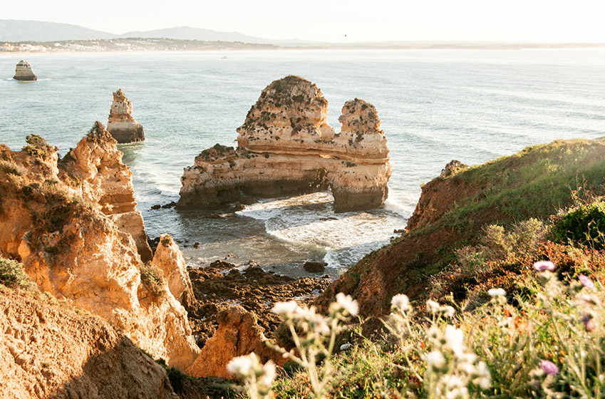When is the best time to visit the Algarve? 