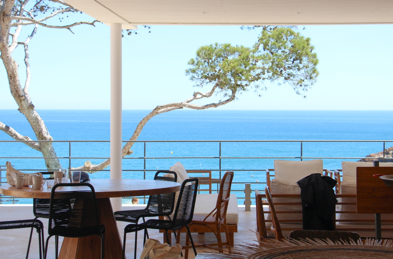 Chic relaxation: Treat yourself to a well-being break indoors 