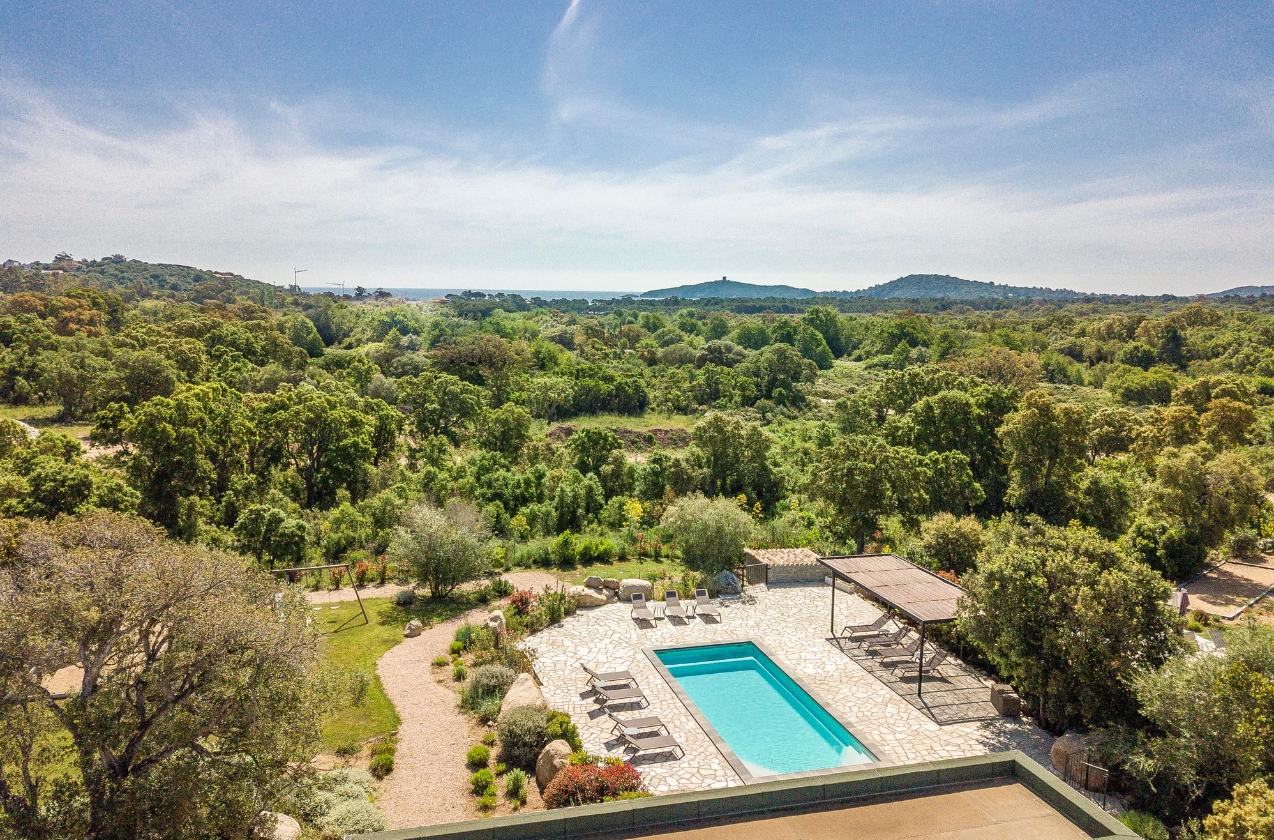 Villa Merisier: An architect-designed house in Corsica 