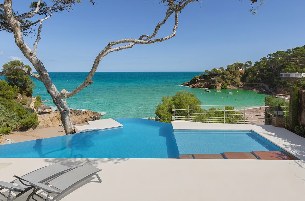 Villa Belatta in Costa Brava, Spain: Direct access to the beach