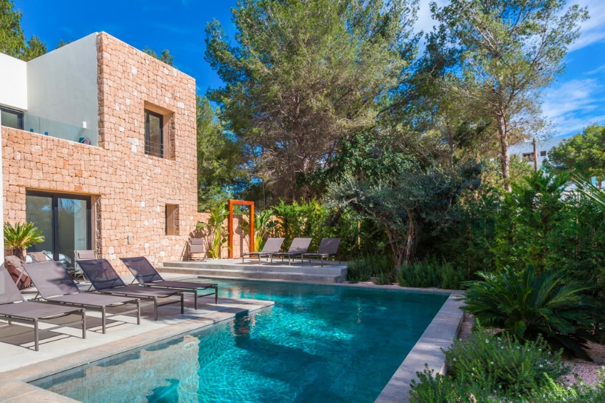 Villa Sarga in Ibiza: private pool and direct beach access