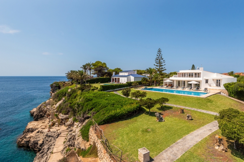 Villa Rocamar in Menorca: a pool on the Ciutadella coast