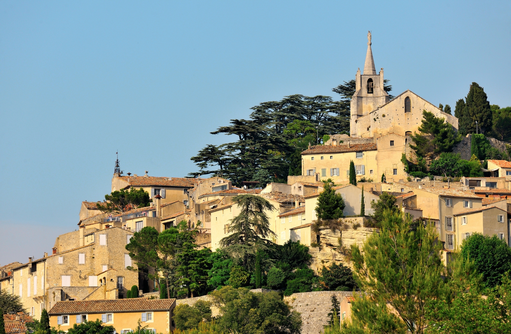 Bonnieux: A hilltop village beside the Luberon massif 