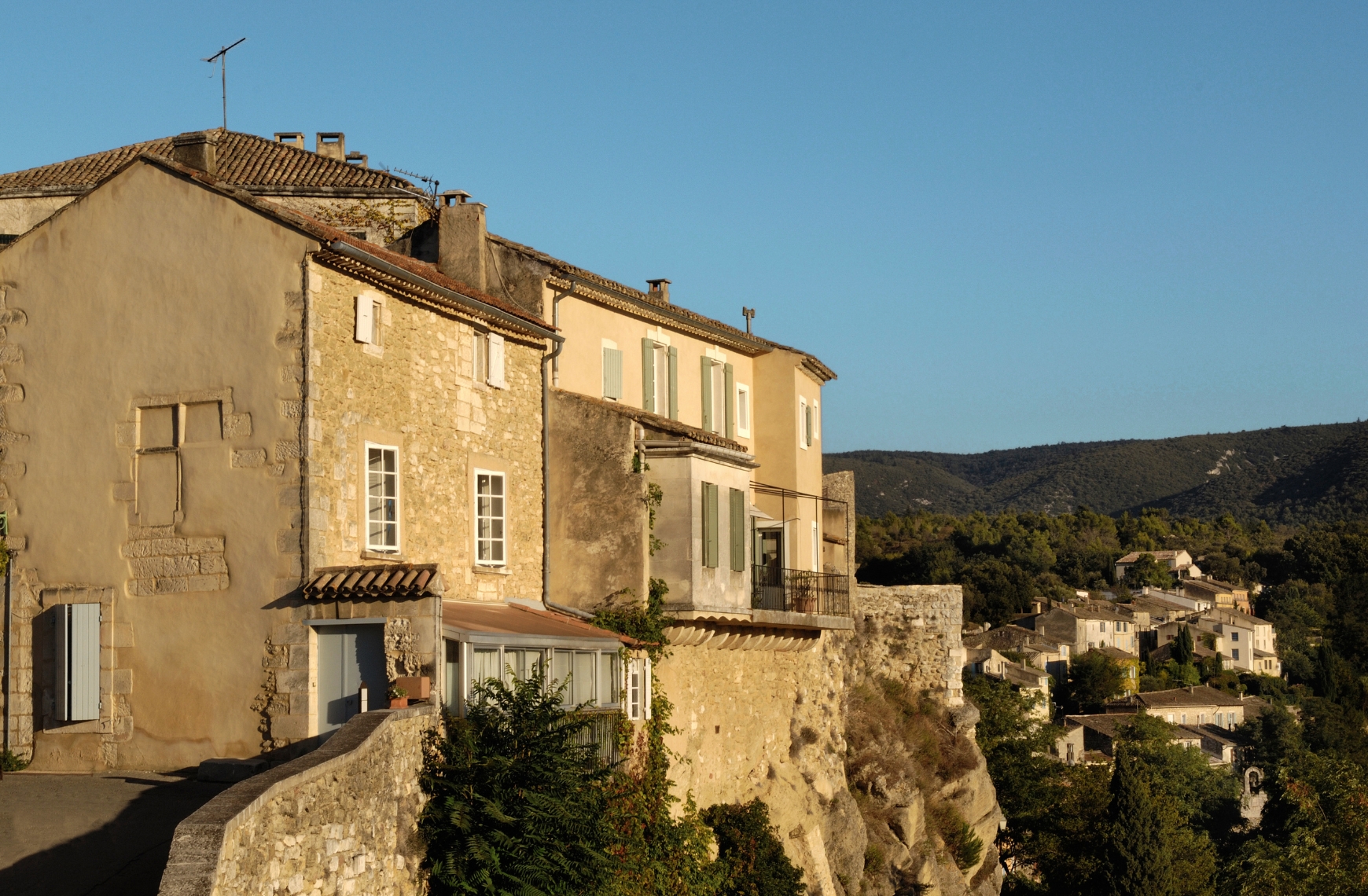 Ménerbes: A village in the heart of Luberon Natural Park 
