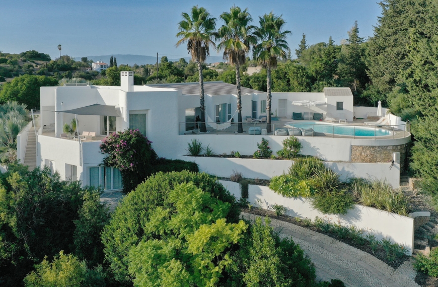 Where to stay in the Algarve region in August?