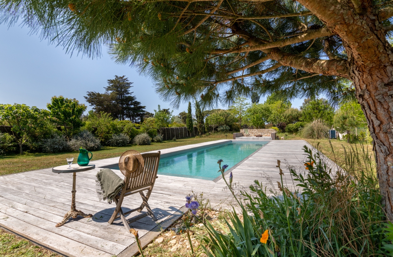 What kind of villa for a birthday on Île de Ré?
