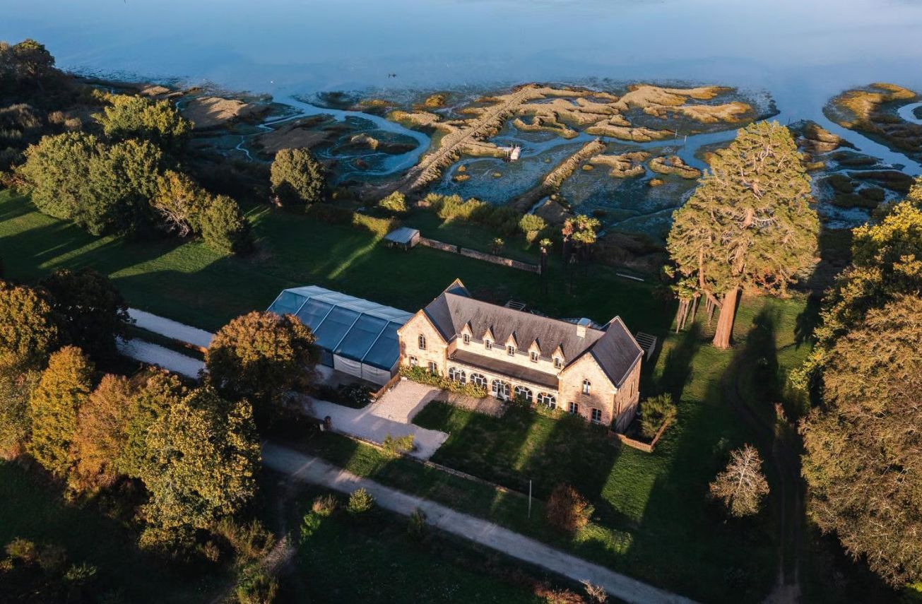 Domaine Ster: A large villa in the heart of nature on the Gulf of Morbihan