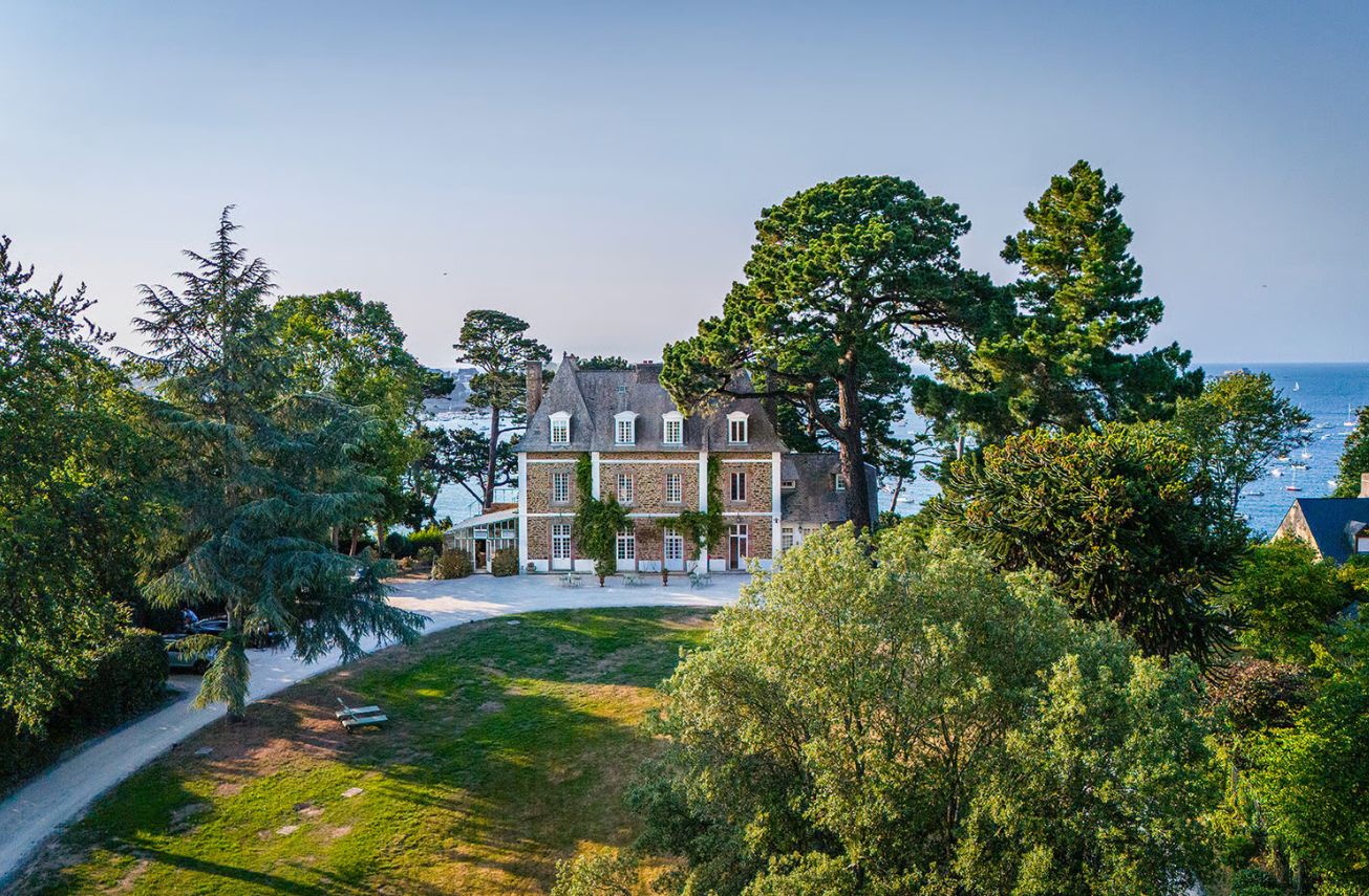 Villa Ewen: A historic home across from Saint-Malo