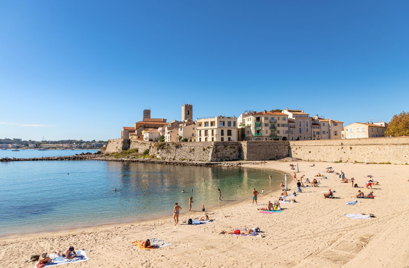 Beaches and coastal walks around Antibes