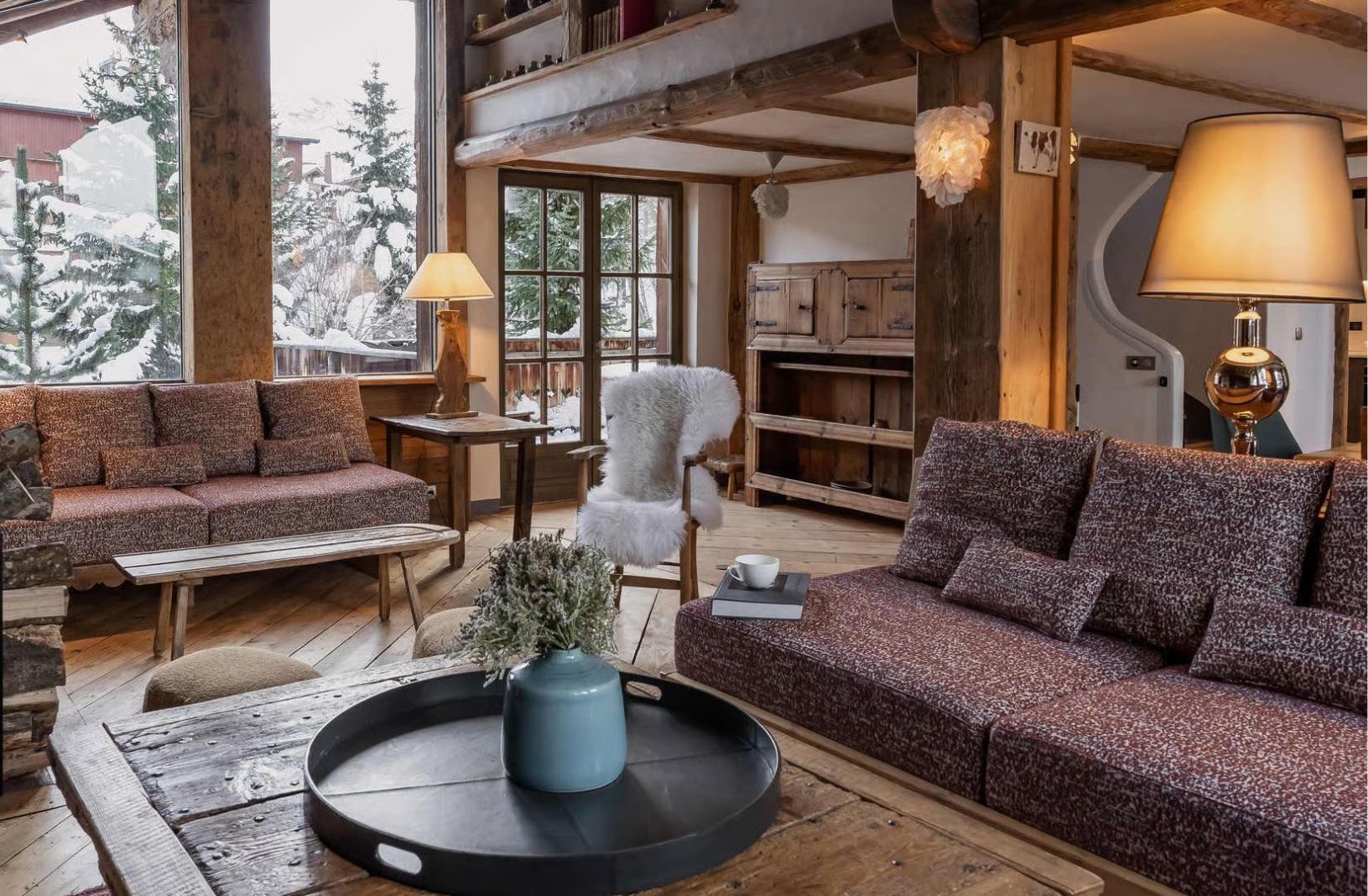 A Chalet for Christmas with the Family: Mountain Stays