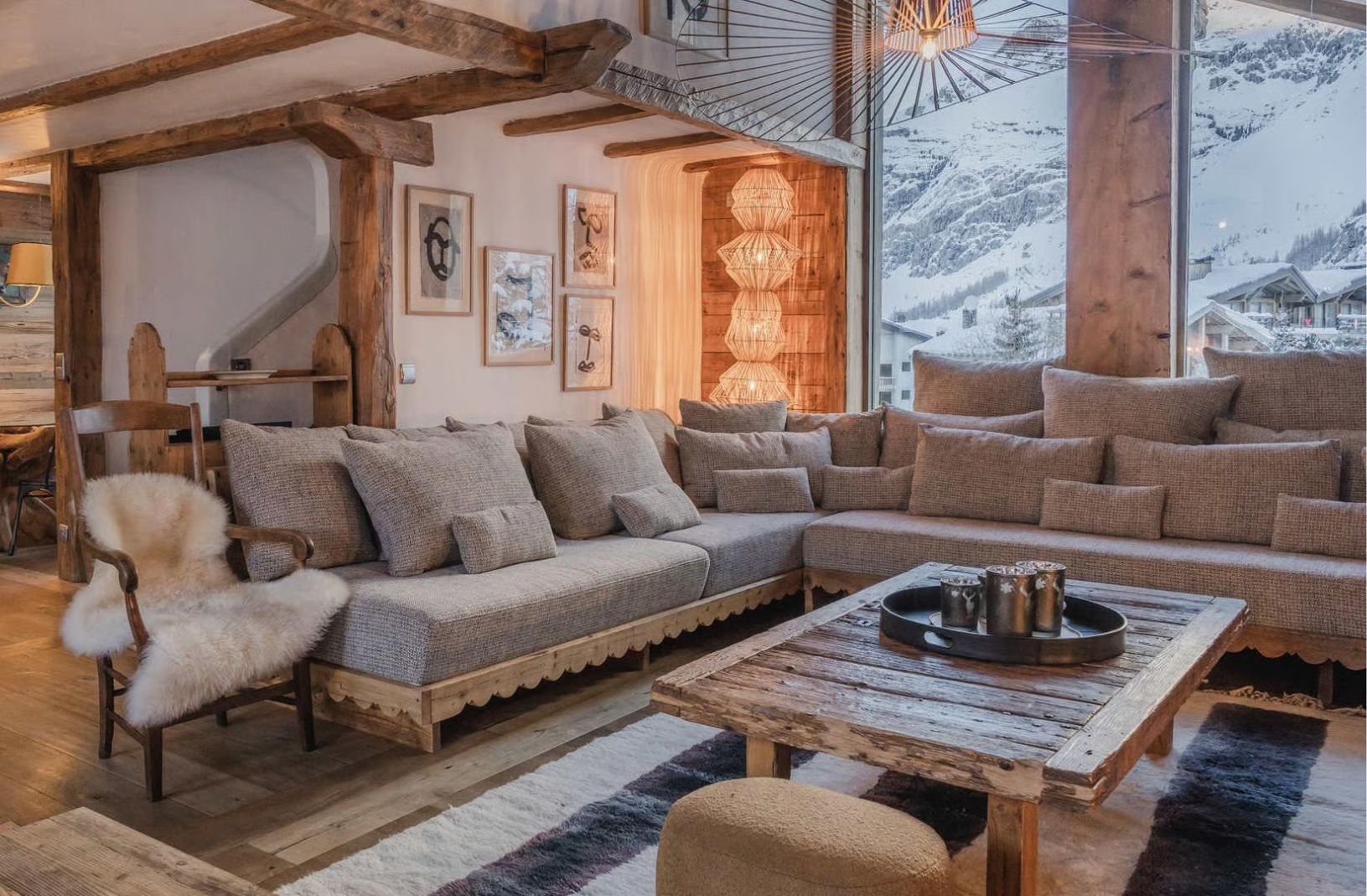 A Chalet for Christmas with the Family: Mountain Stays