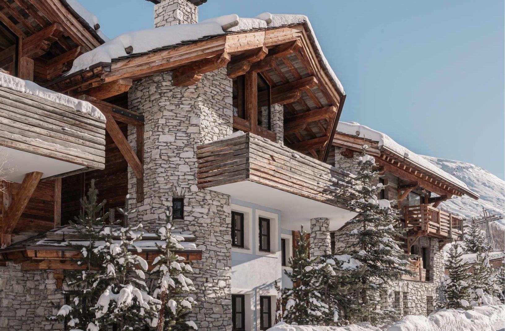 A Chalet for Christmas with the Family: Mountain Stays