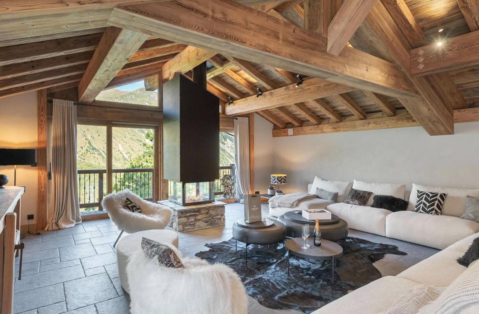 A Chalet for Christmas with the Family: Mountain Stays