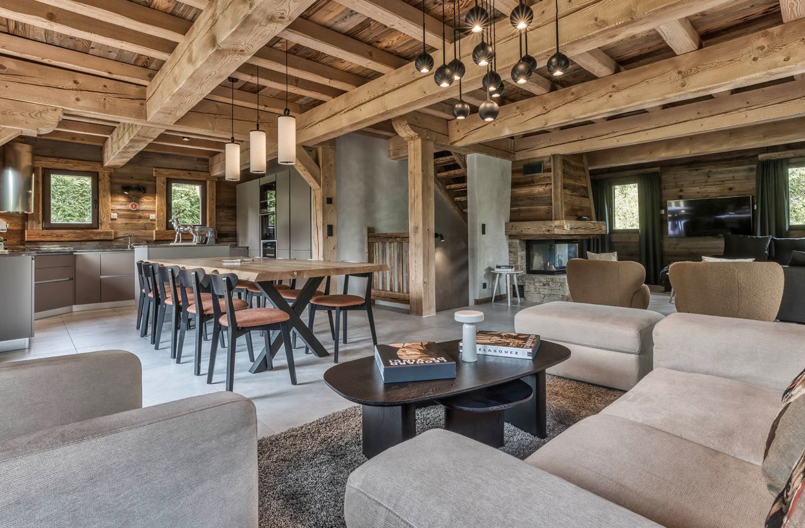 A Chalet for Christmas with the Family: Mountain Stays
