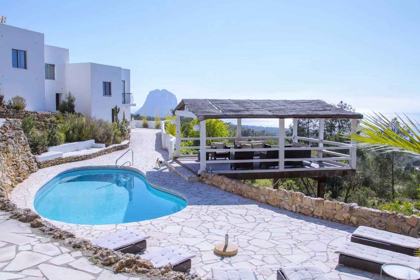 8 - White Window - A peaceful retreat offering great views