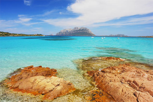 Rent a luxury villa in Sardinia