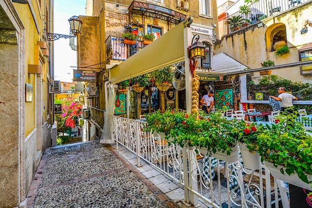 Rent a luxury villa in Sicily