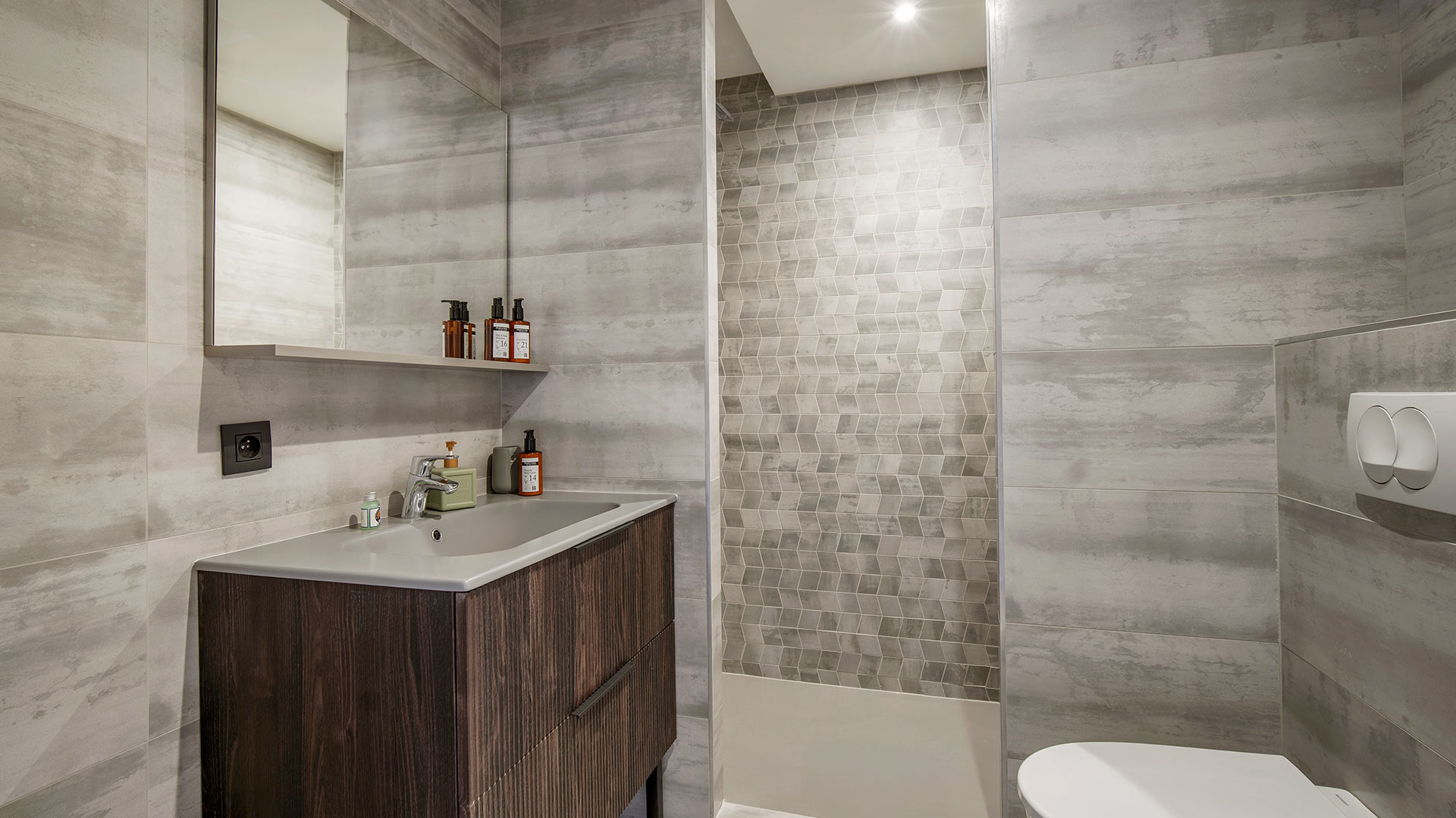 Penthouse Lunys - Image 13