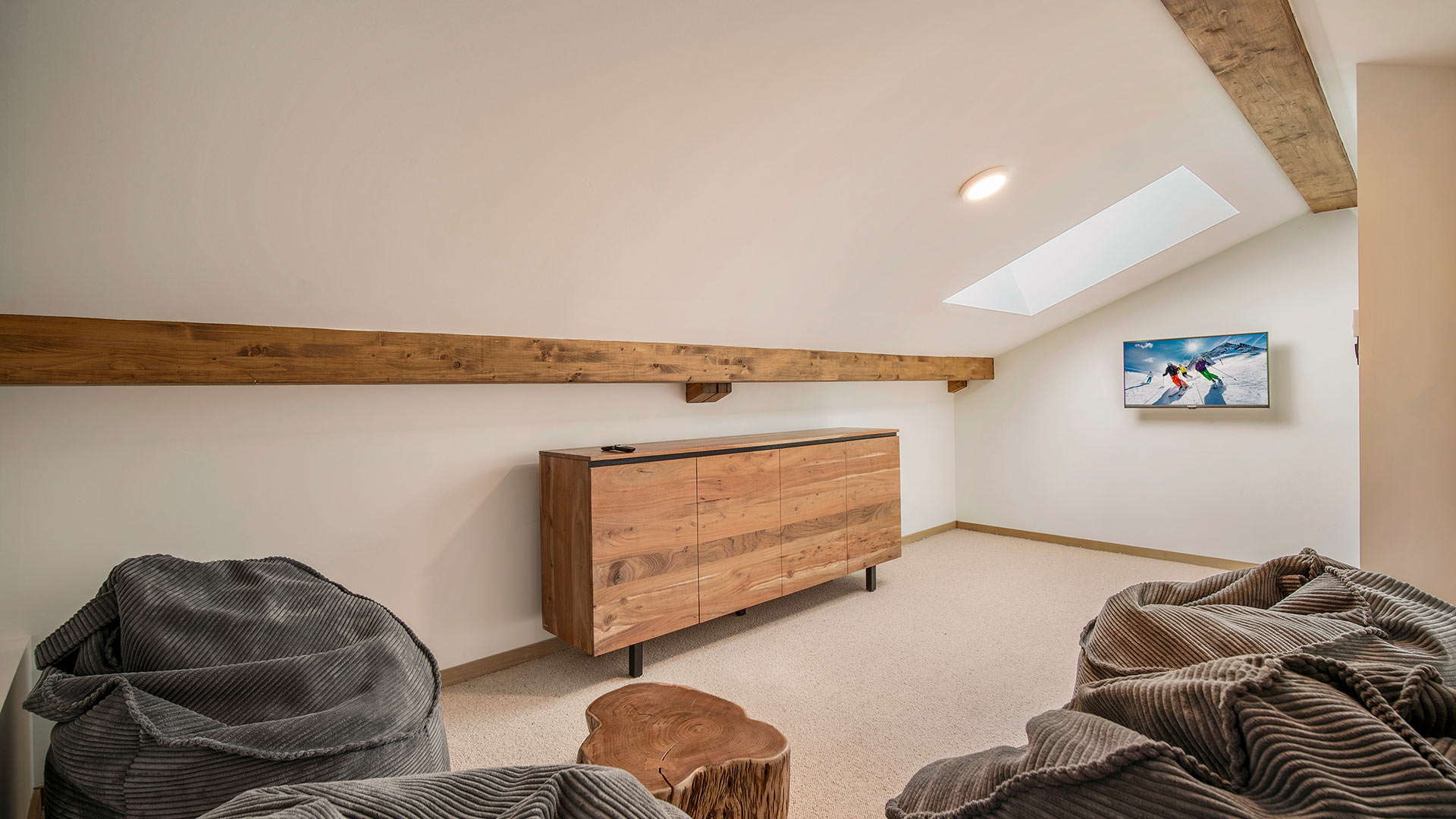 Penthouse Lunys - Image 24