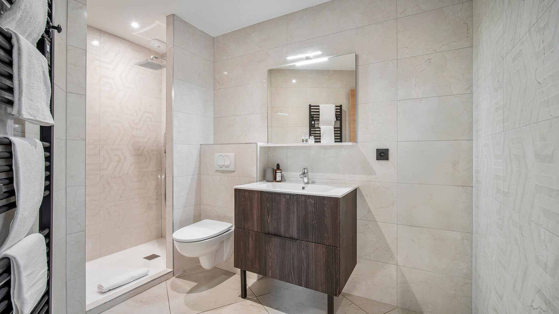 Penthouse Lunys - Image 15
