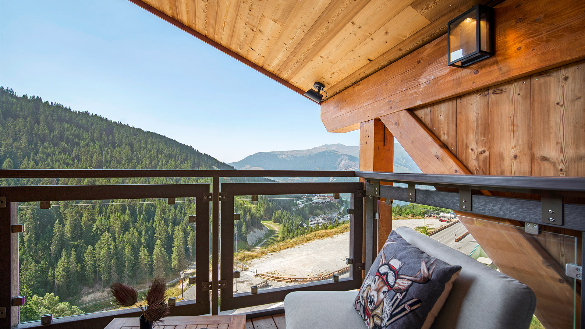 Penthouse Lunys - Image 5