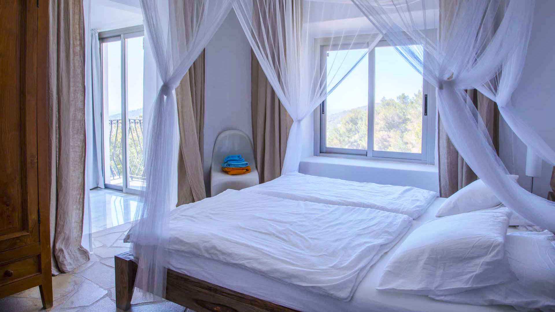 White Window — Cala d'Hort
