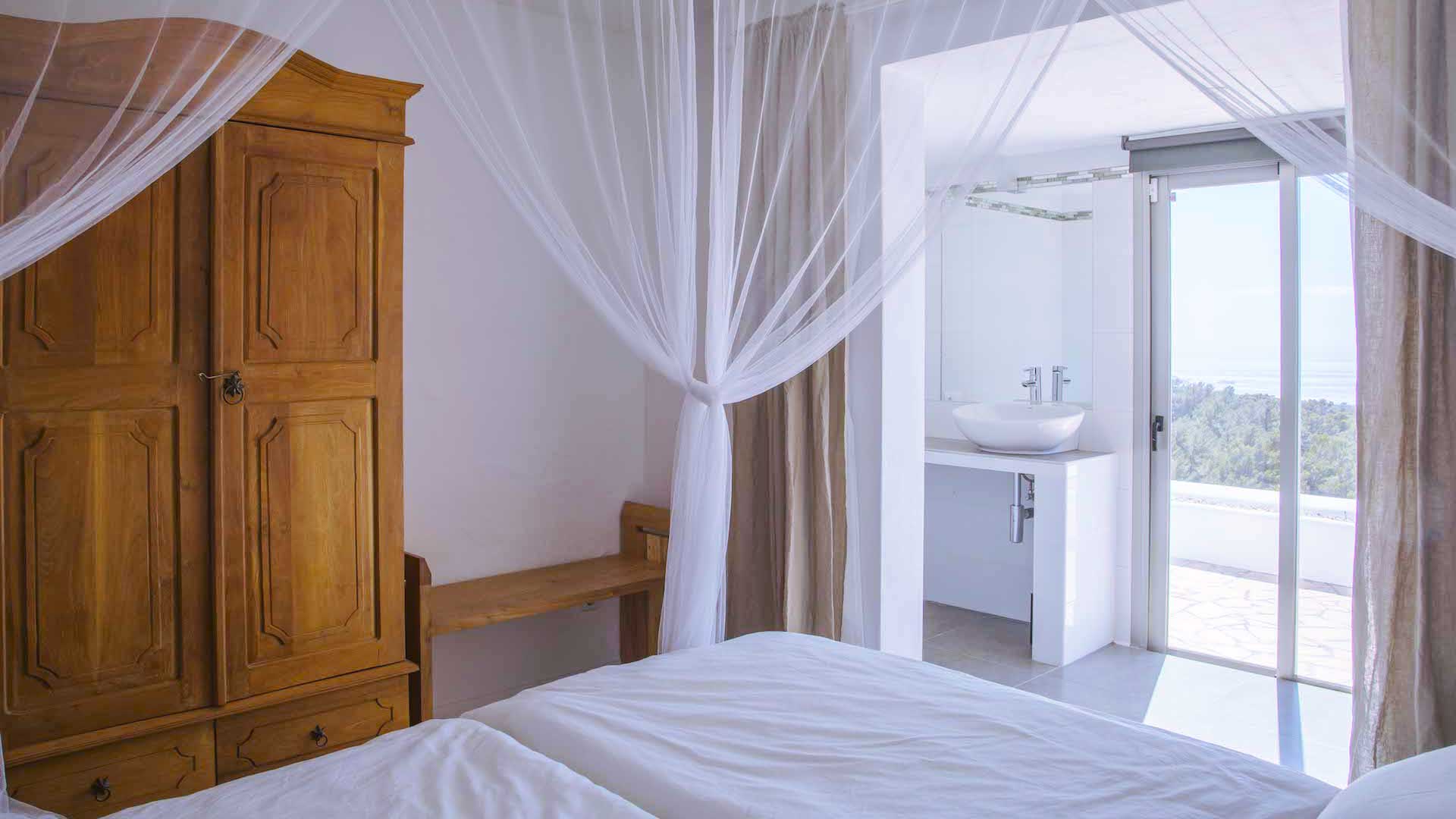 White Window — Cala d'Hort
