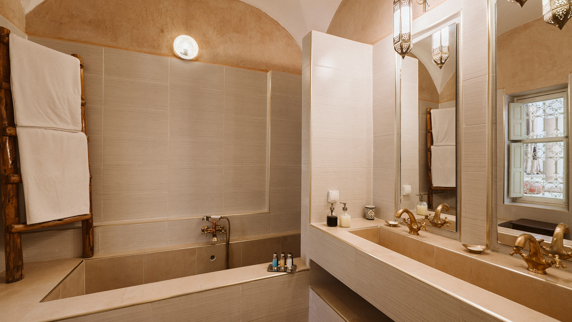 Riad Crystal - Image 23