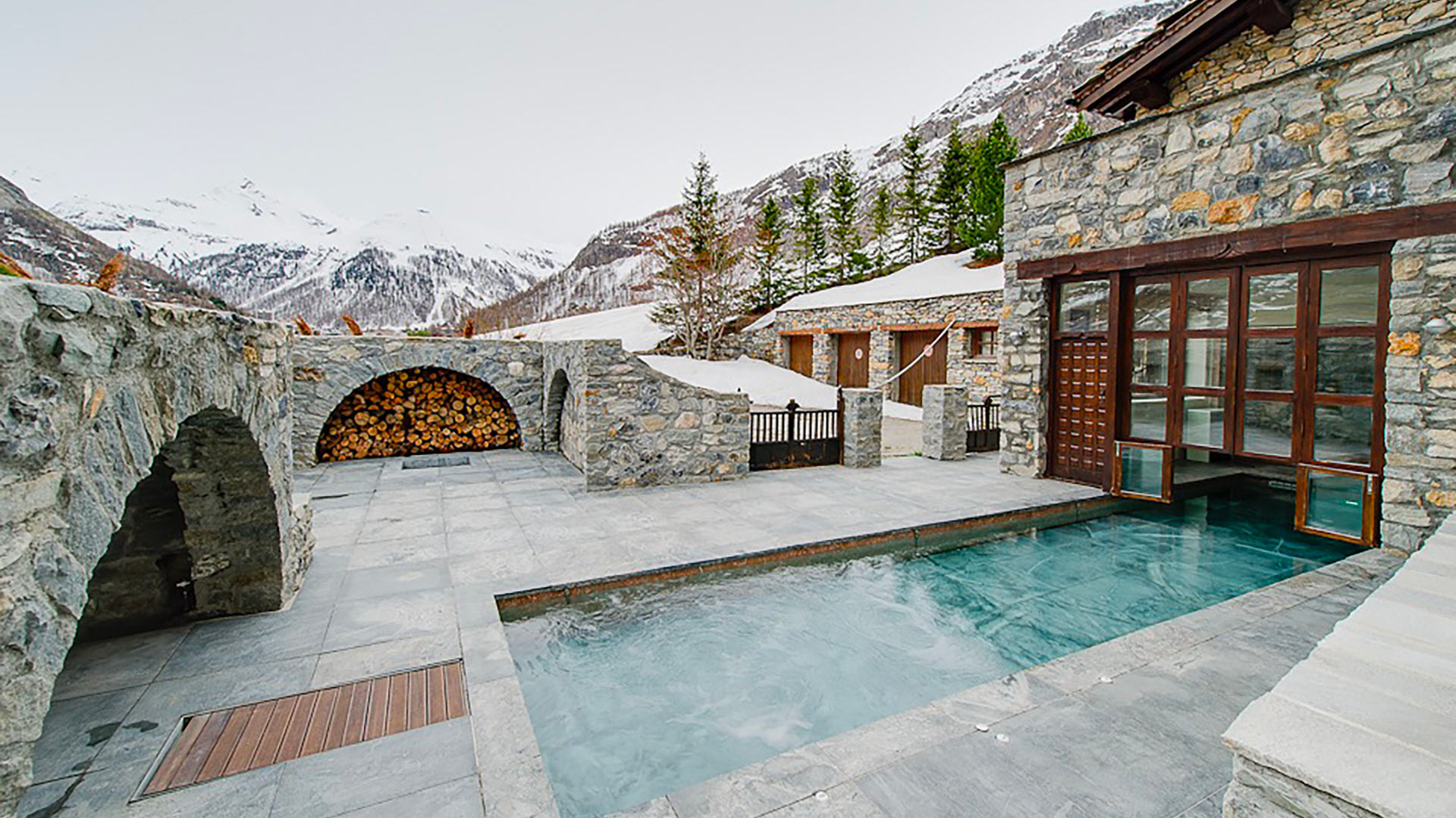 Chalet Fleur de Lys - luxury property in France