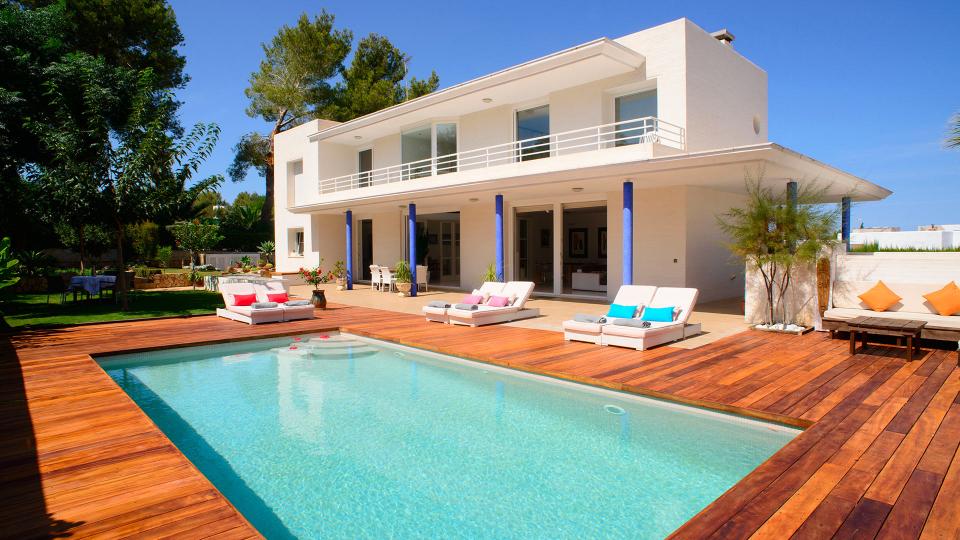 Luxury villa rentals in Villanovo