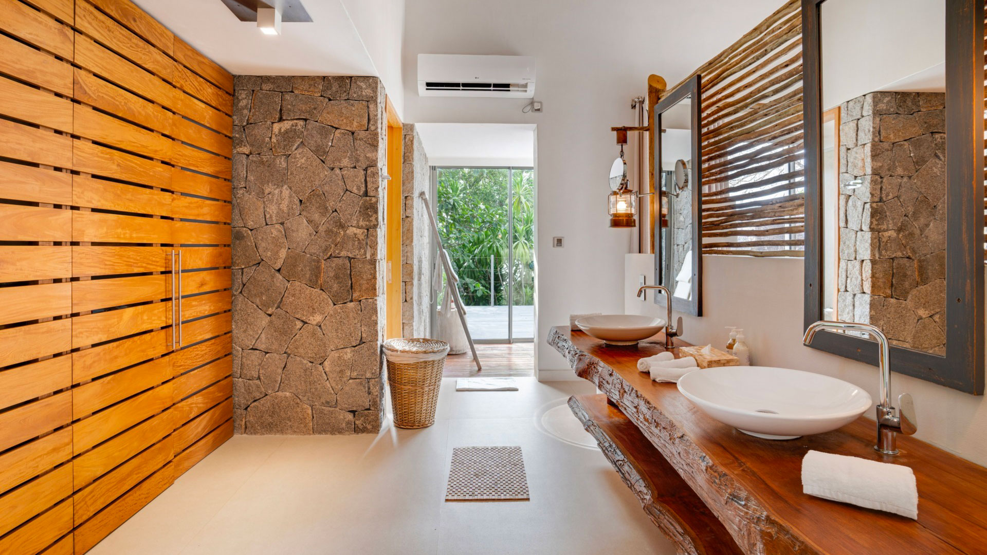 Beach Villa Praslin - Image 15
