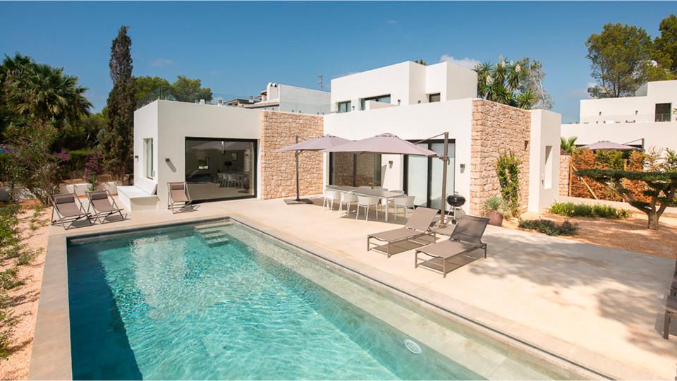 Luxury villa rentals in Villanovo