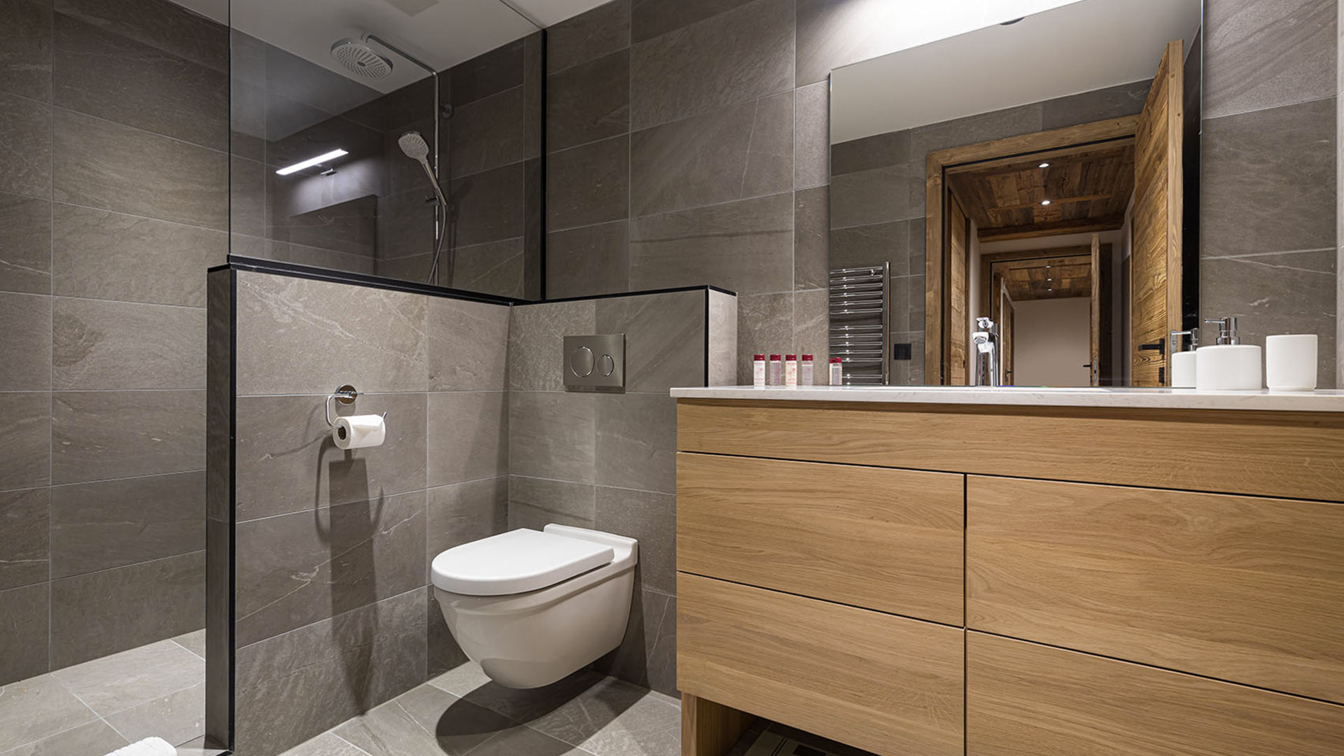 Chalet Gentleman - Image 26
