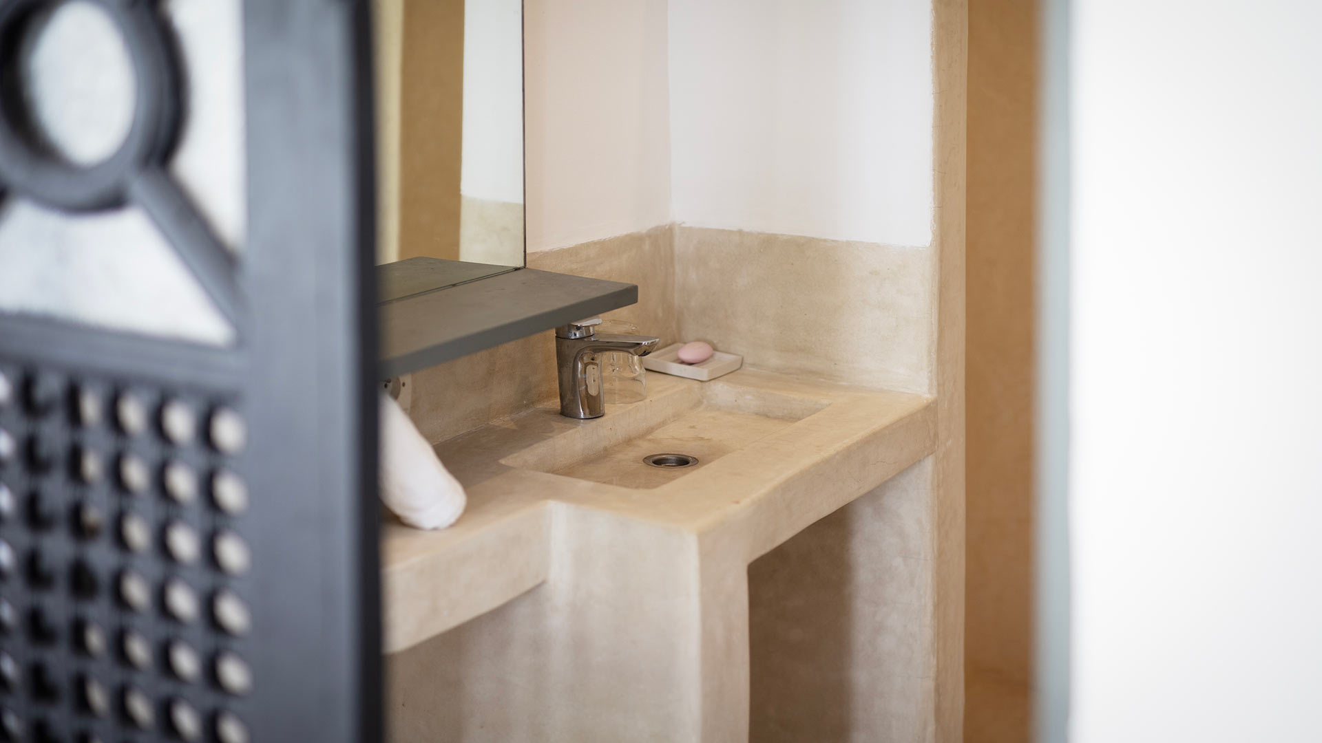 Riad Kolos - Image 46