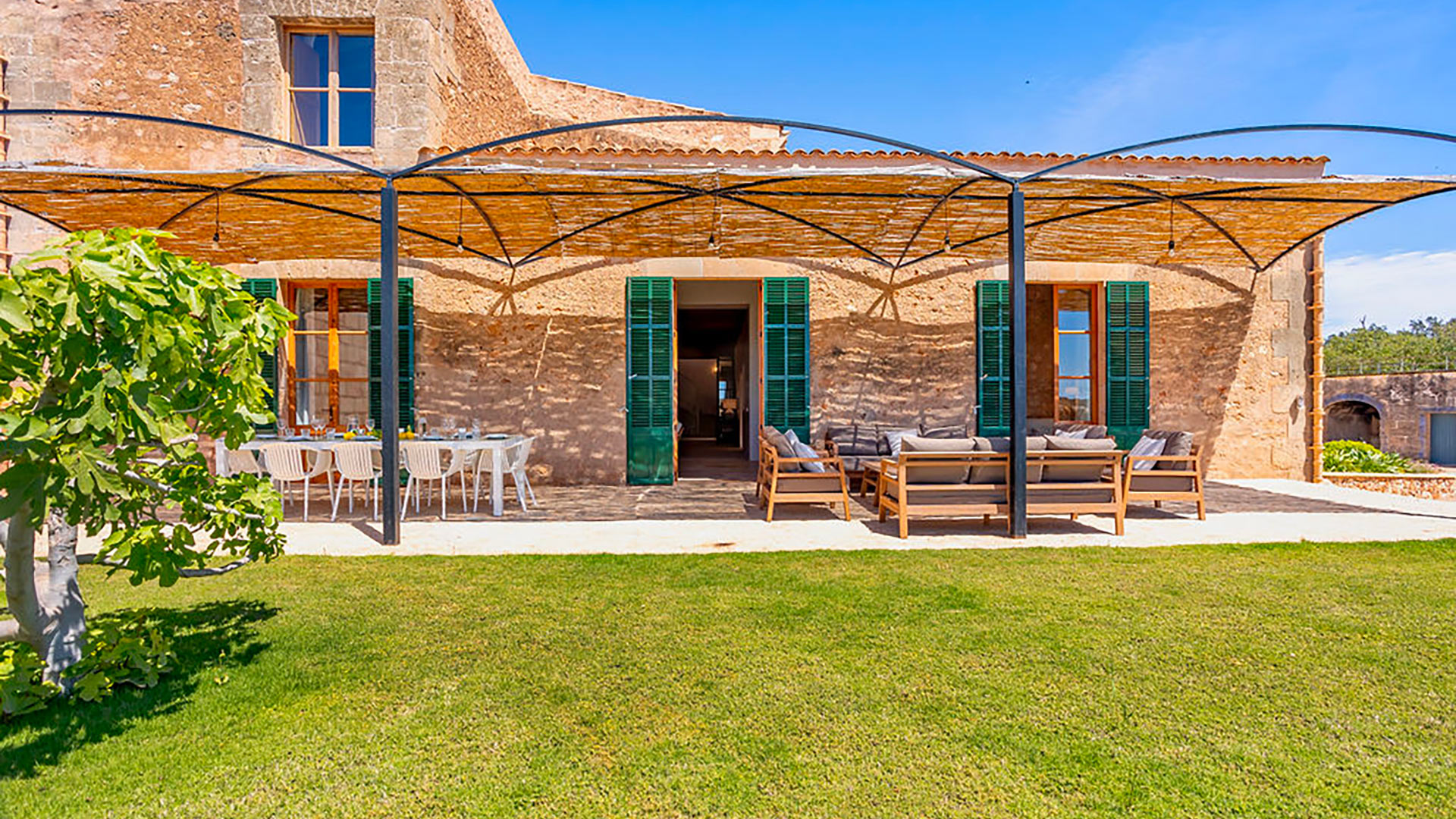 Villa Son Fofana — Campos