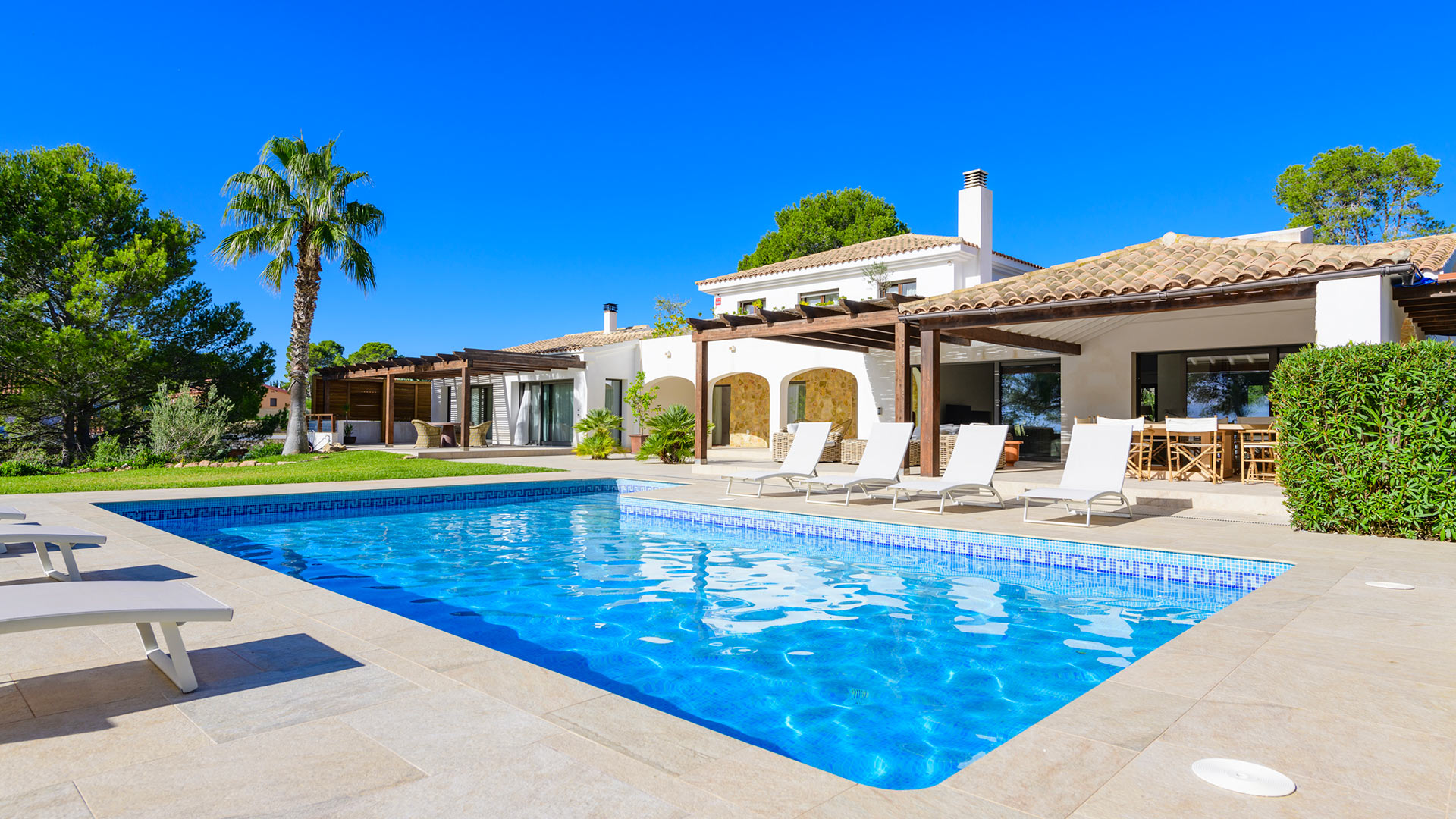 Villa Dorada — L ampolla