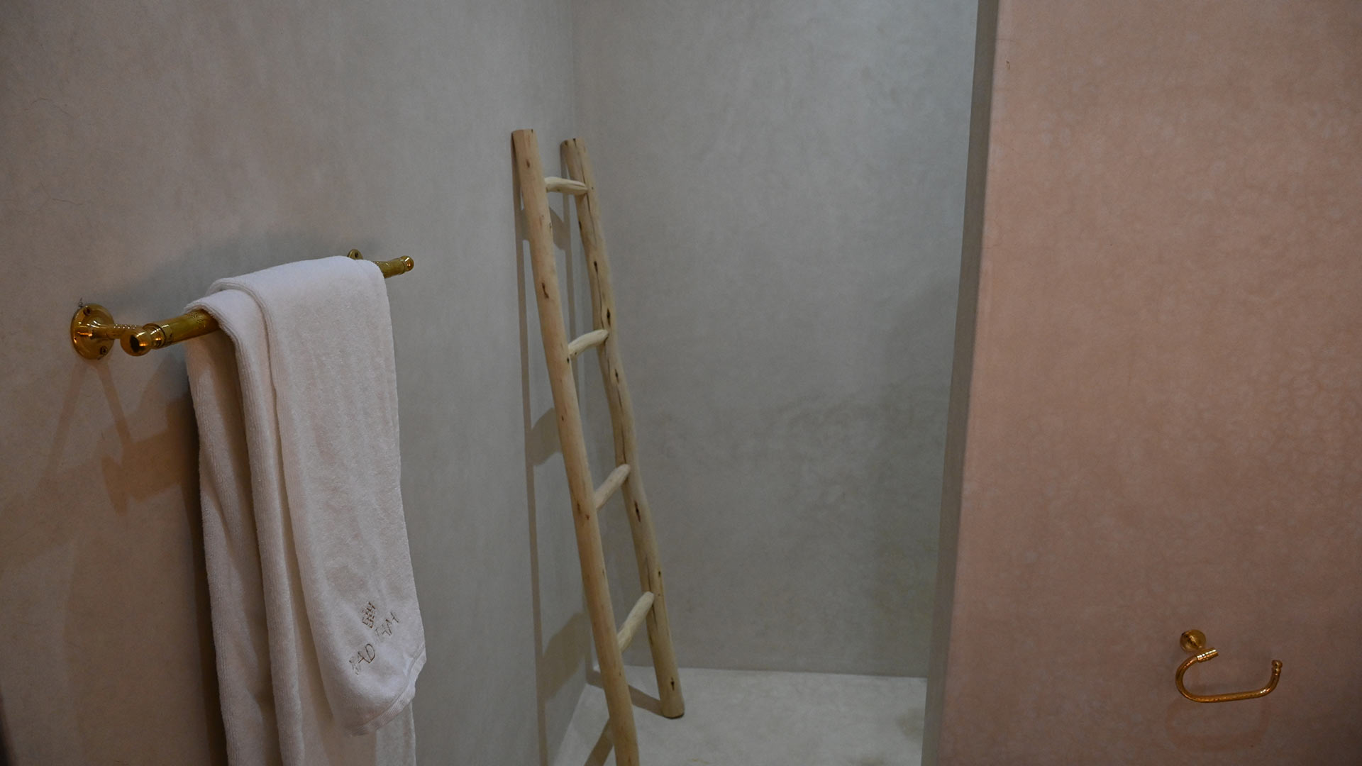 Riad Aniata - Image 26